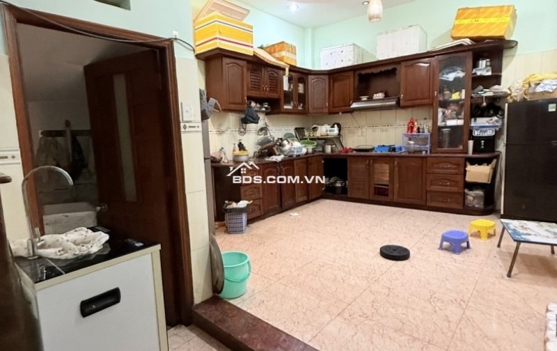 Lạc Long Quân P.8 Tân Bình, Ngang 4m, 52m2, 4Tầng 4PN. Chỉ 8.5 tỷ còn thương lượng với Chủ.